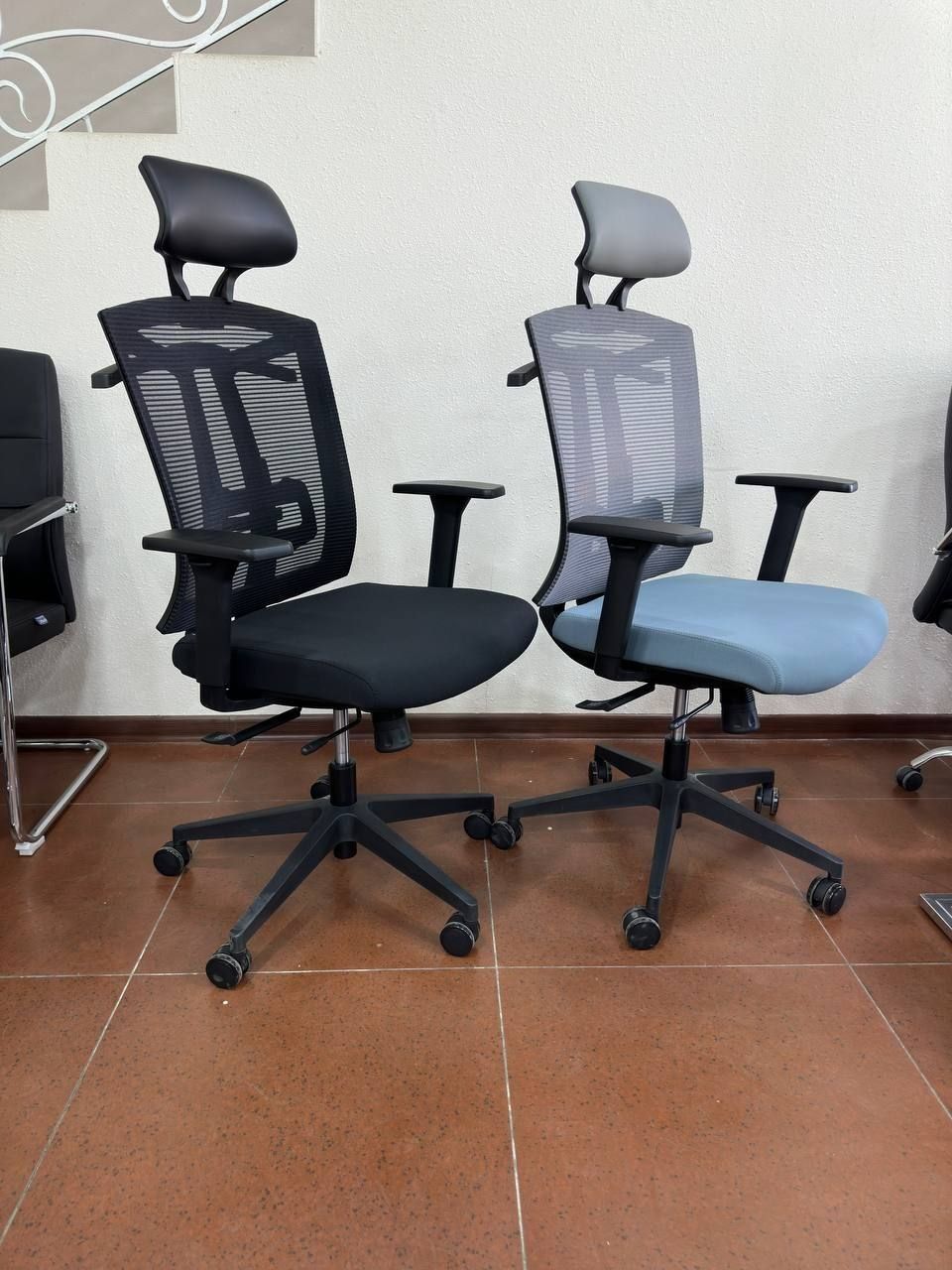 Офисное кресло для руководителя модель Арано