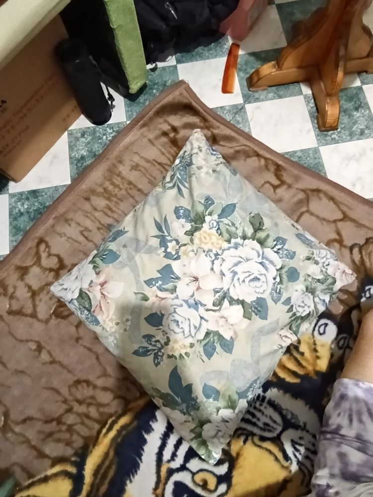 Продам подушку, три матраса