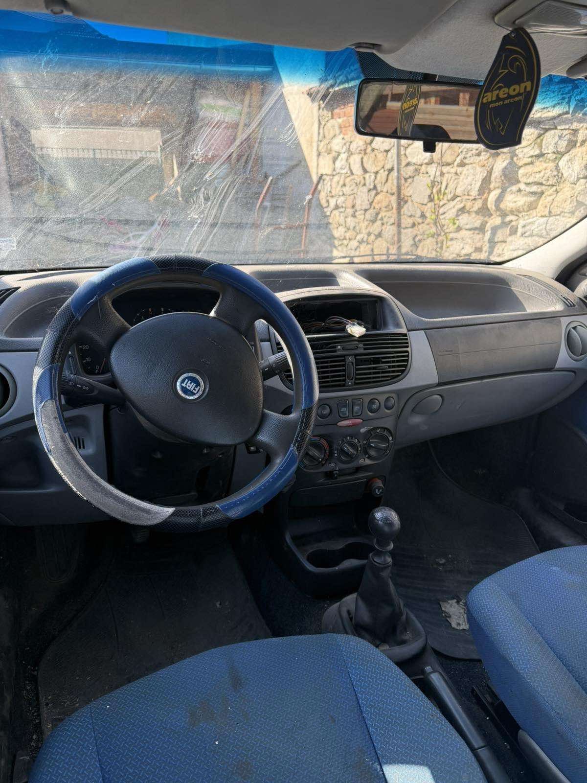 Продавам Fiat Punto 1.2 безнин на части.Всичко по колата е налично