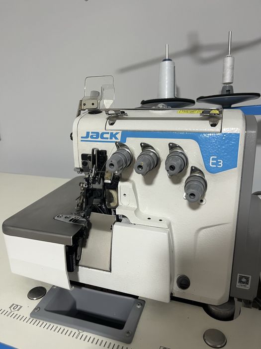 Швейная машинка оберлог Е3