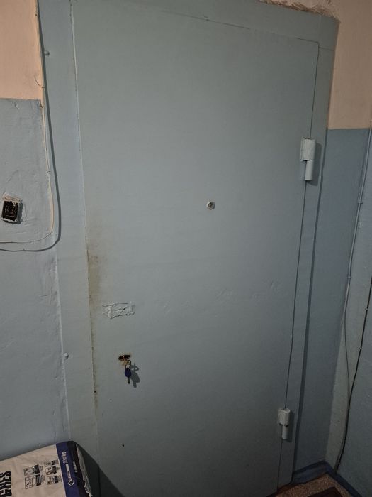 Продам наружней дверь металлический