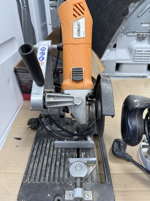 Продавам два електроинструмента в работещо състояние: