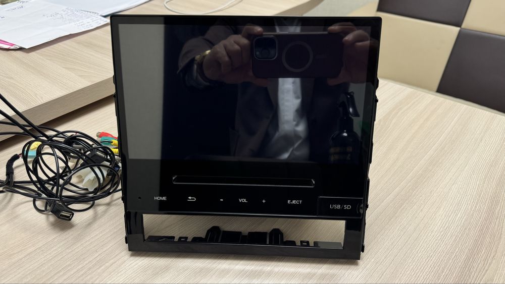 Продам монитор сенсорный от Тайота Ланд круйзер 200