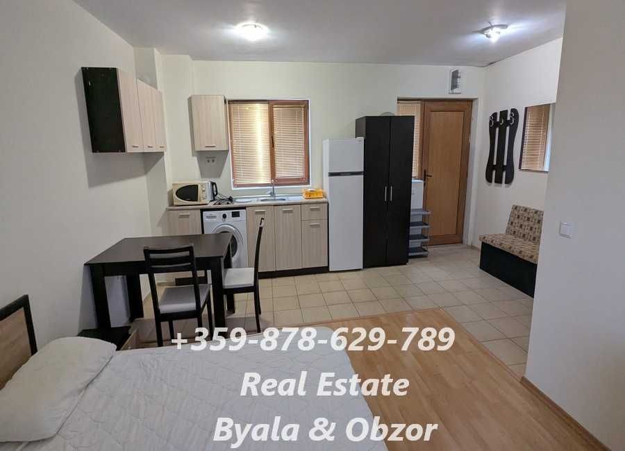 Просторен едностаен апартамент в комплекс с басейн в гр.Бяла