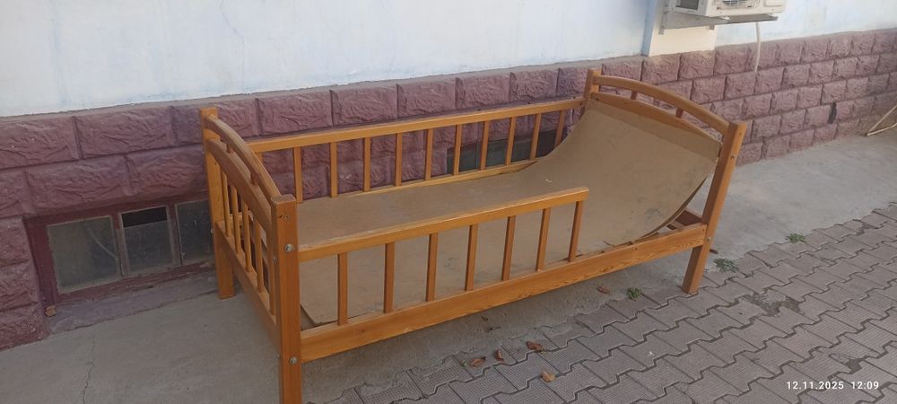 Продаю двухярусную детскую кровать