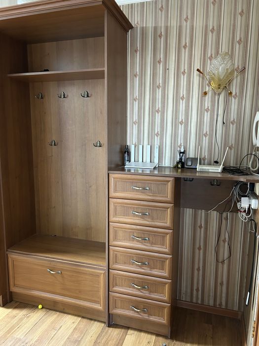 Продам прихожую в коридор