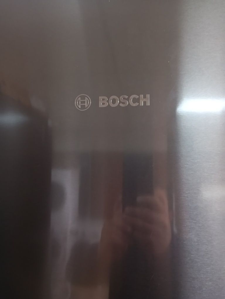 Като нов  иноксов комбиниран хладилник с фризер Бош Bosch2год.Гаранция