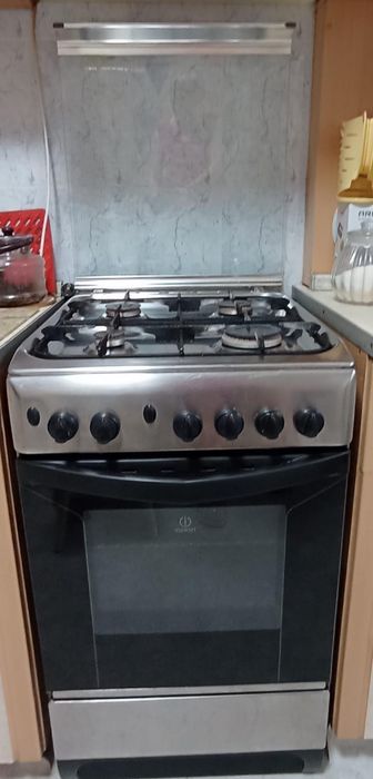Газовая плита "Indesit"