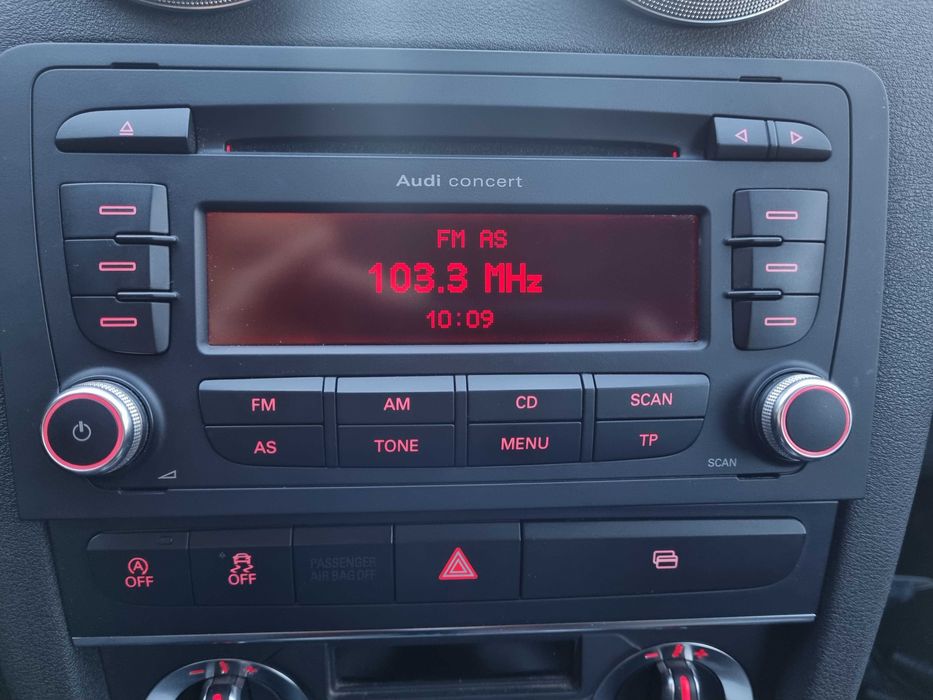 Audi Concert 2 + (Audi A3 8P) радио плеър Bosch