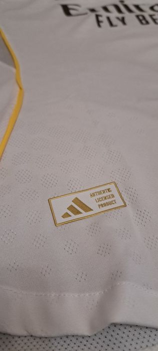 Оригинална тениска (фланелка) на гранда Реал Мадрид (Real Madrid)