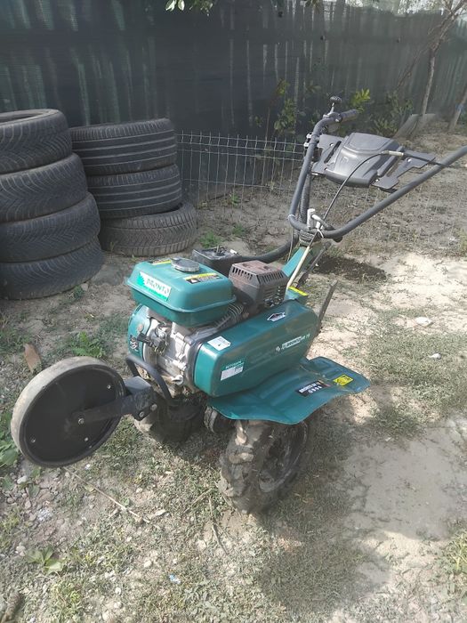 Vând motosapa Bronto
