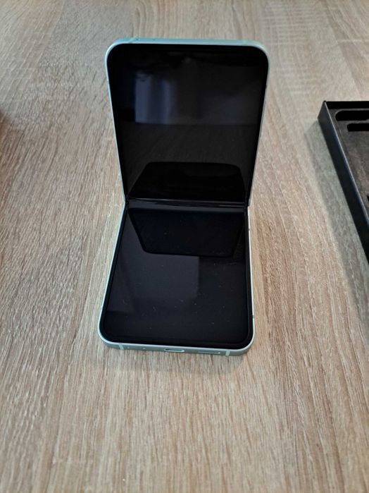 Смартфон Samsung Galaxy Z Flip6, 12GB RAM, 256GB, 5G, Mint