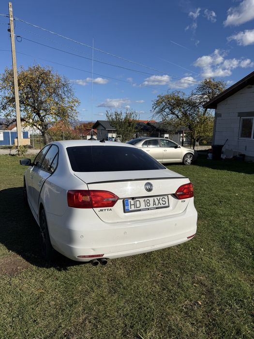 Vând Volkswagen Jetta 2.0 TDI – An 2011