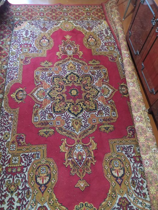 Восточный ковёр для вас.и ткань с зонтом в подарок!