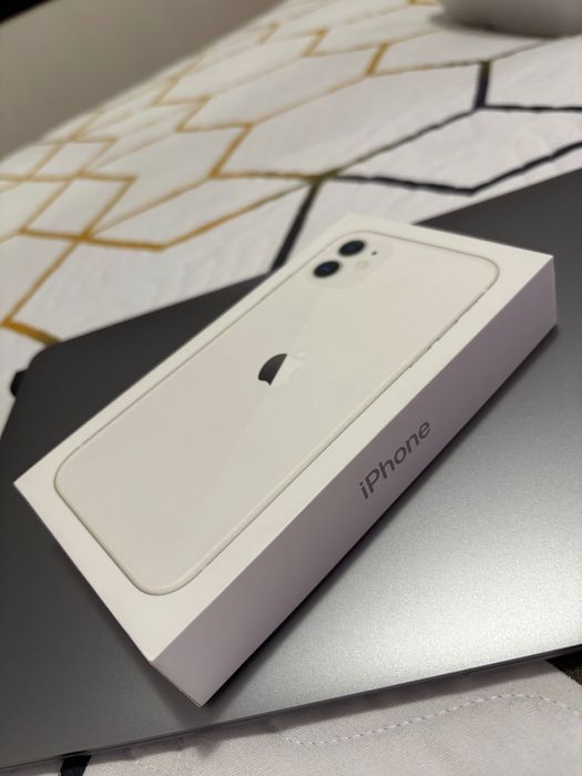 Iphone 11, White, 64 GB, stare perfectă, cutie originală, cablu + husă