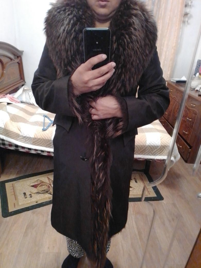 Пальто с мехом 48 размера