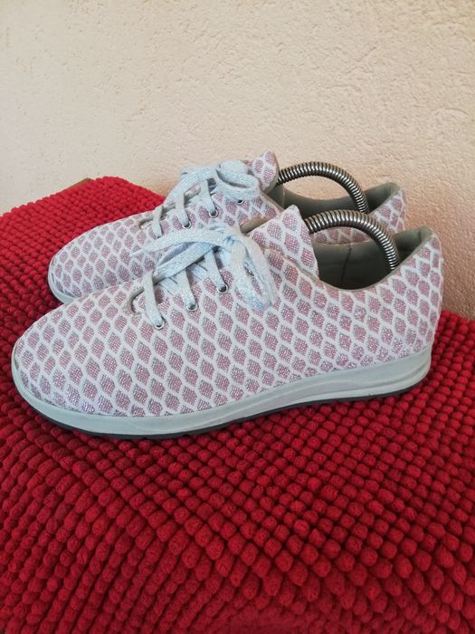 Adidași Varomed nr 42 dama ușori și lati