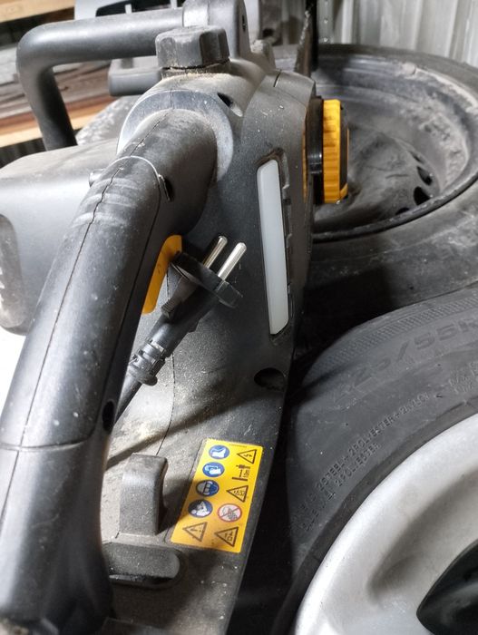 Електрическа машинка за дърва