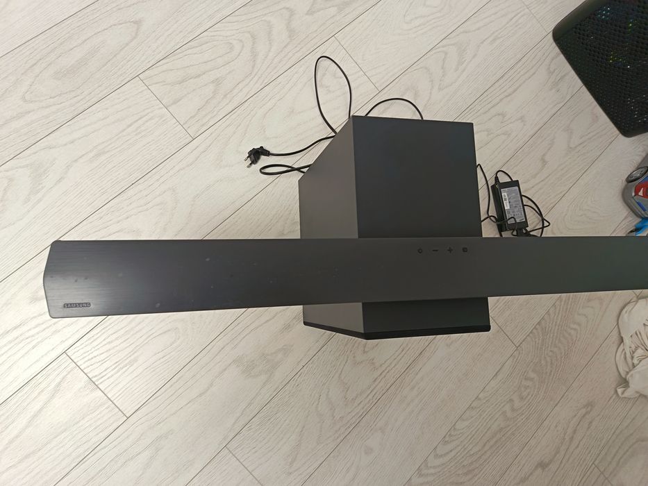 Vand soundbar SAMSUNG model HW-B 5500