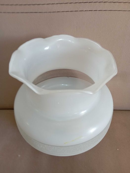 Много голяма стъклена сфера - глобус за лампа или полилей