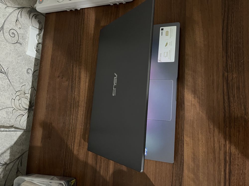 Ноутбук Asus.