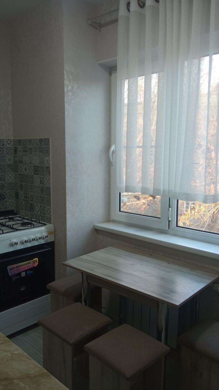 Аренда. 1 ком. квартира, 1/4/5. Сергели 1. Метро "Chinor" - 250 м!