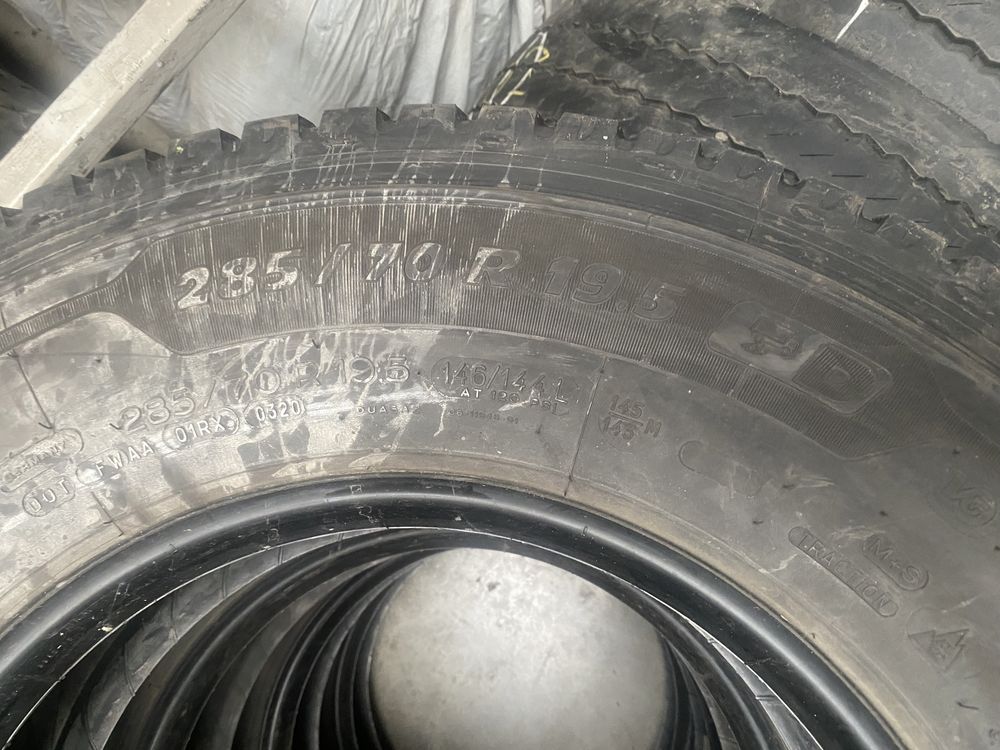 285/70/19.5 Michelin