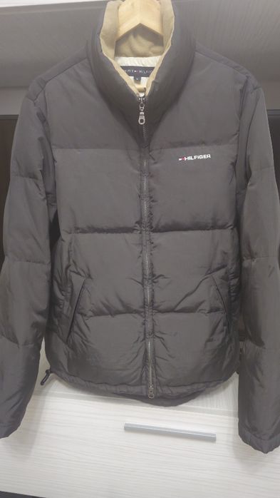Geaca de puf tommy hilfiger.
