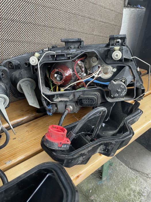 Оригинални фарове за ауди а 6 ксенонови оборудвани цената е за комплек