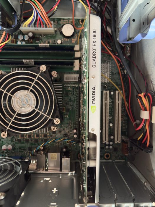 Unitate pc thinkstation e30 gata de utilizare