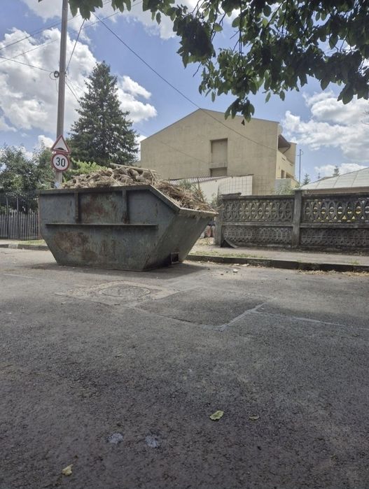Transport moloz gunoi