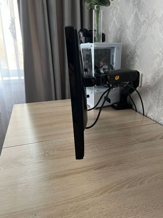 Продам игровой монитор 18-19 годов 144гц