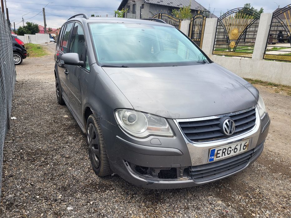 Citeste anuntul Pentru dezmembrat VOLKSWAGEN Touran 1.9 TDI BXE 7 LOC