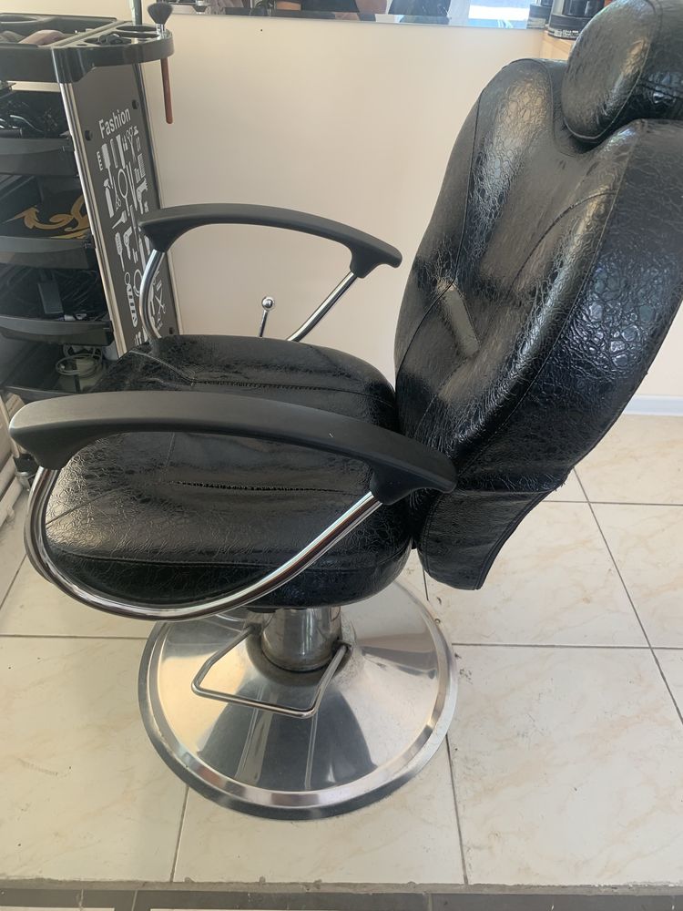 Kreslo barber sotiladi