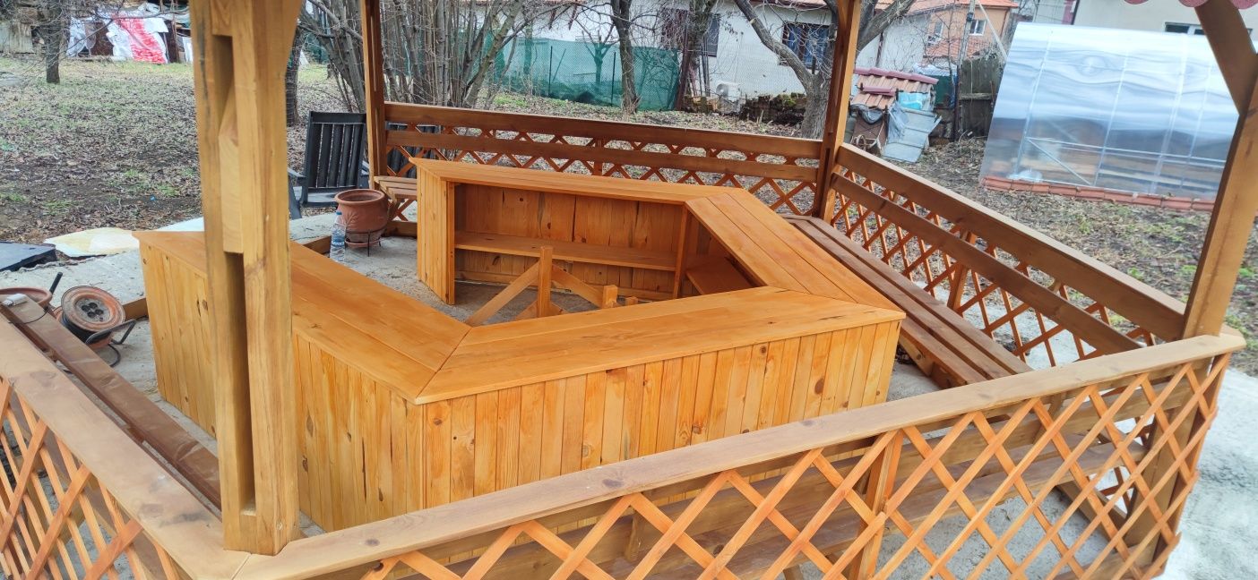 Дървена беседка и шатра