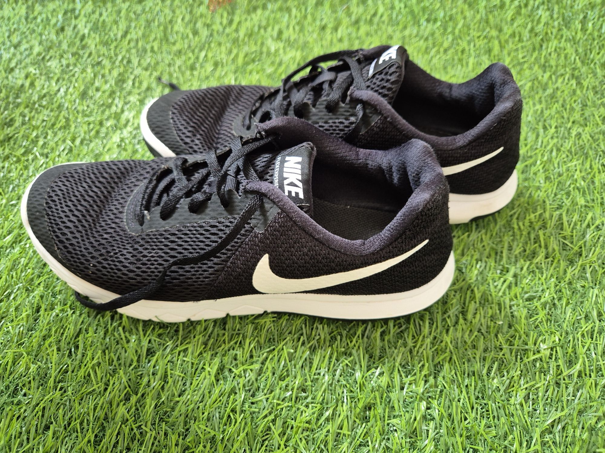Дамски маратонки Nike, Adidas