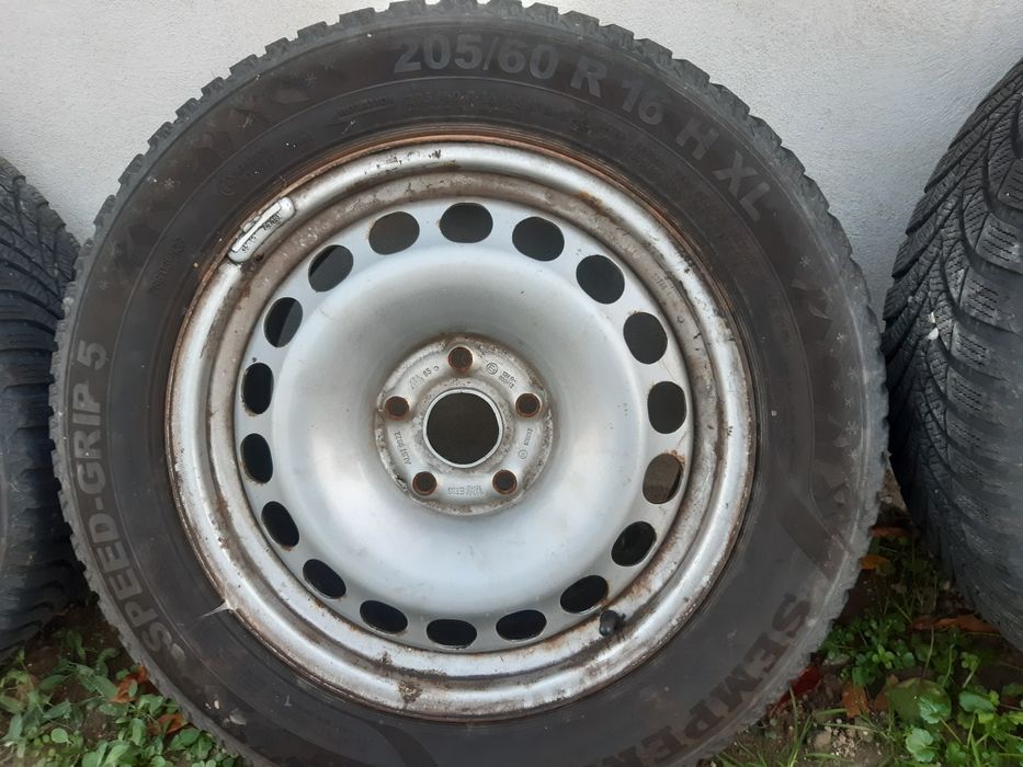Roți de iarna sharan model 2012 et 33 205/60/16