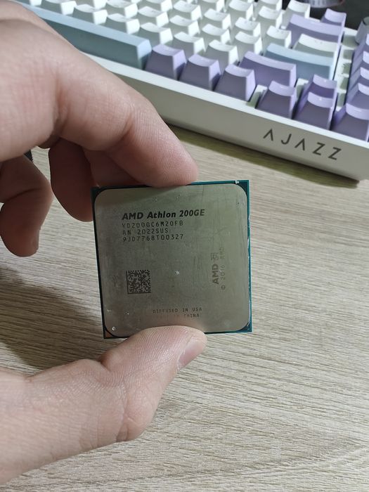 Продам процессор Amd Athlon 200GE