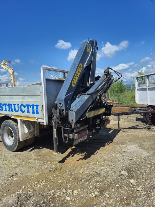 Vând camion cu macara și remorcă