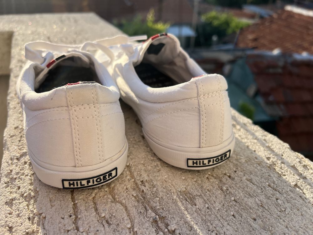 Tommy Hilfiger 42