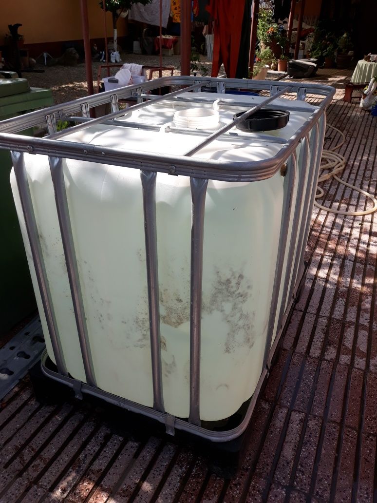Bazine de 600 litrii aproape noi nouțe preț.520 lei.