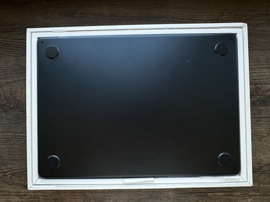 MacBook Air 13″ M3 • 16 GB • 512 G - чисто нов