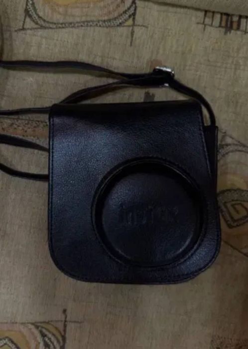 Продам фотоаппарат моментальной печати Instax mini 11