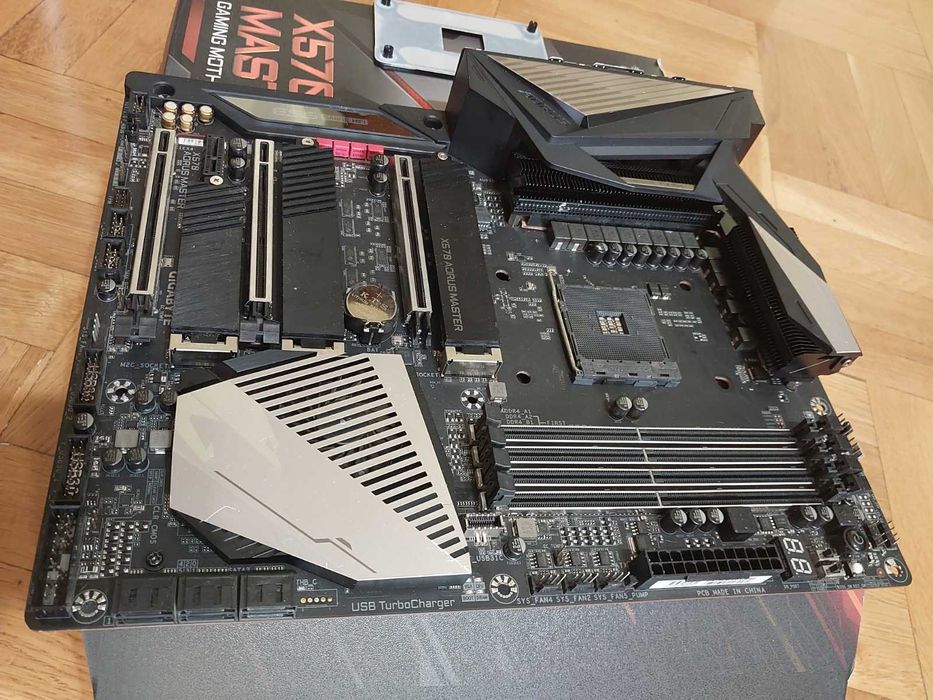 AMD Ryzen 7 5800Х + Gigabyte X570 Aorus Master Wi-Fi