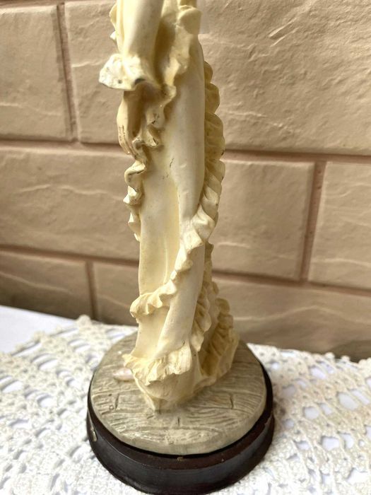 Красива порцеланова дама от Англия