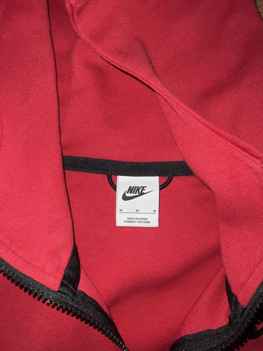 Vand Nike Tech Fleece Roșu