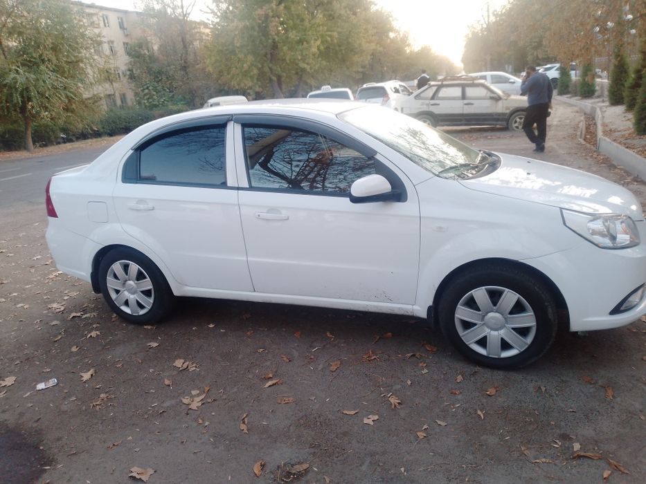 Нексия 3 в отличном состоянии своя