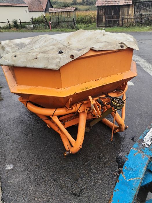 Vând plug cu 4 brazdare mig azot și grapa rotativa