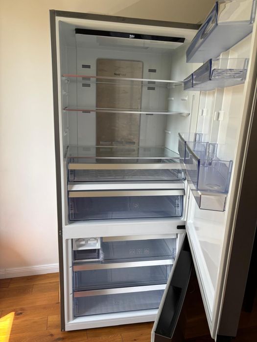 Combina frigorifica Beko 577l