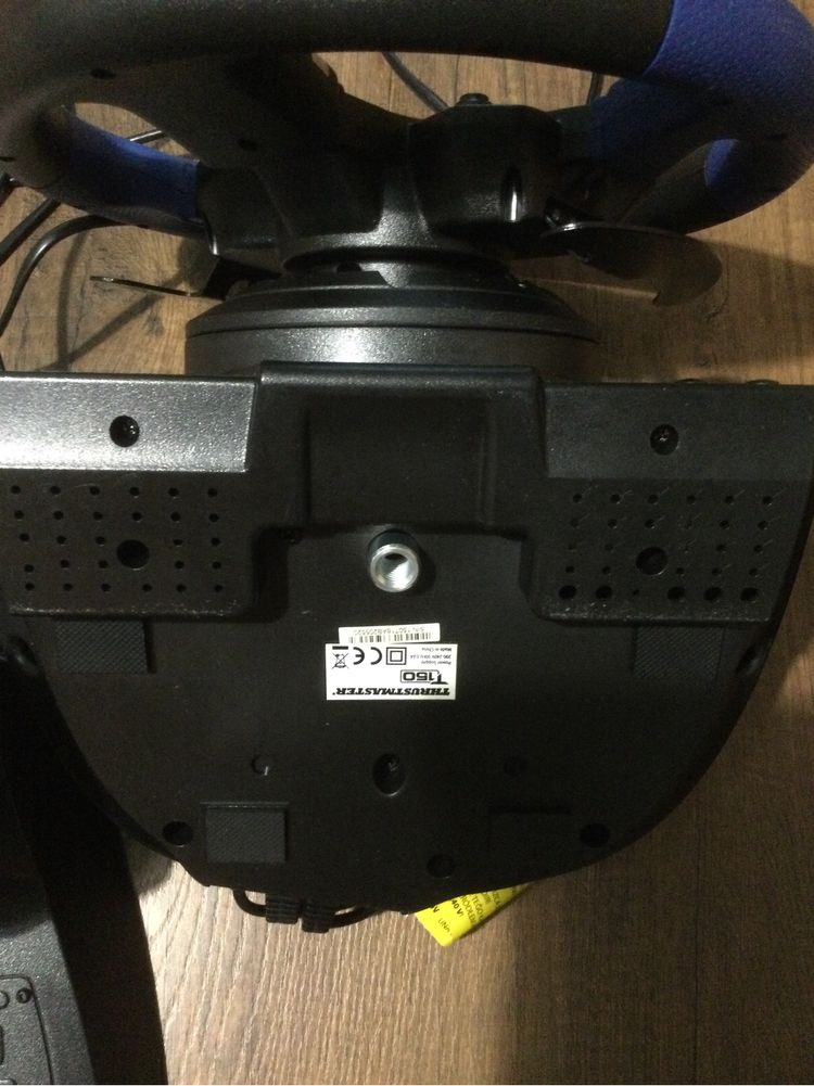 Волан с педали Thrustmaster T150